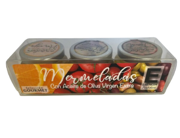 Pack de 3 Mermeladas Artesanales (50g cada una) Este encantador pack de mermeladas artesanales presenta una variedad exquisita de sabores en frascos de 50 gramos cada uno. Cada mermelada está meticulosamente elaborada con ingredientes naturales seleccionados, garantizando una experiencia gastronómica auténtica y deliciosa. Contenido del Pack: Mermelada de Tomate: Una combinación sorprendente de dulzura y acidez, ideal para acompañar quesos o como ingrediente en recetas gourmet. Mermelada de Naranja: Confeccionada con naranjas frescas, ofrece un equilibrio perfecto entre lo dulce y lo cítrico, ideal para untar en tostadas o como complemento en postres. Mermelada de Aceite de Oliva: Innovadora y sofisticada, esta mermelada combina el suave sabor del aceite de oliva con una sutil dulzura, perfecta para disfrutar con panes artesanales o para dar un toque gourmet a cualquier plato. Características del Pack: Calidad Artesanal: Elaboradas en pequeños lotes para preservar la frescura y el sabor auténtico de cada ingrediente. Versatilidad: Perfectas para ser disfrutadas en desayunos, meriendas o como parte de una tabla de quesos y embutidos. Presentación Elegante: Envueltas con etiquetas artesanales que reflejan el cuidado y la atención dedicados a cada producto, ideal como regalo gourmet o para deleit